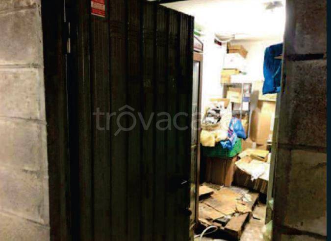 appartamento in vendita a Genova in zona Sottoripa / Maddalena / Molo