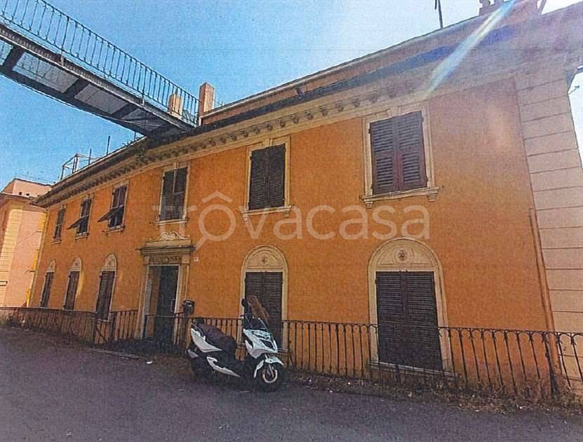 appartamento in vendita a Genova in zona Staglieno
