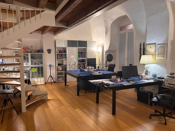 appartamento in vendita a Genova in zona Sottoripa / Maddalena / Molo