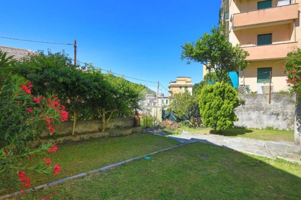 casa indipendente in vendita a Genova in zona Quezzi