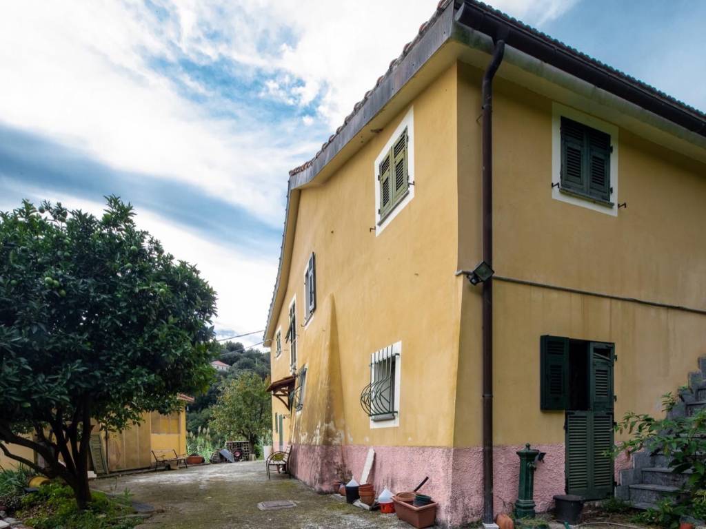 casa indipendente in vendita a Genova