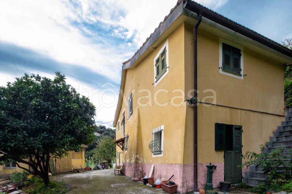 casa indipendente in vendita a Genova