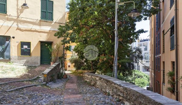 appartamento in vendita a Genova in zona Sottoripa / Maddalena / Molo