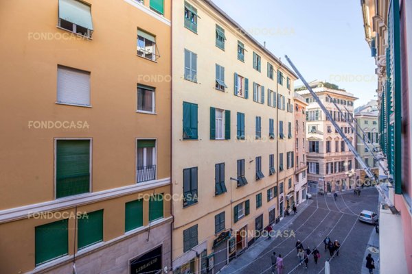 appartamento in vendita a Genova in zona Sottoripa / Maddalena / Molo