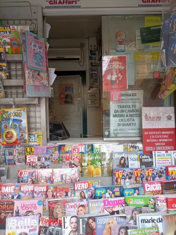 locale commerciale in vendita a Genova in zona Nervi