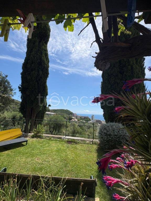 casa indipendente in vendita a Genova in zona Apparizione