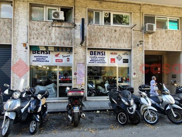 negozio in vendita a Genova in zona Sturla