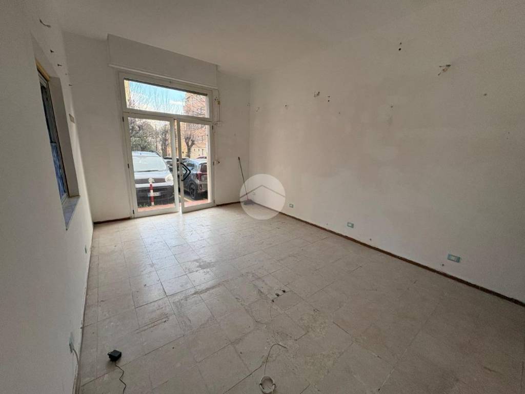negozio in vendita a Genova in zona Sestri Ponente