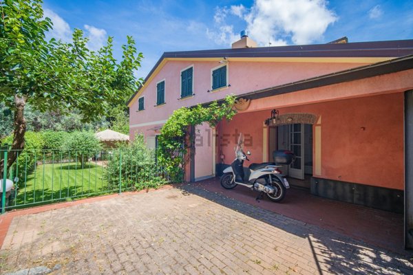casa indipendente in vendita a Genova in zona Sturla