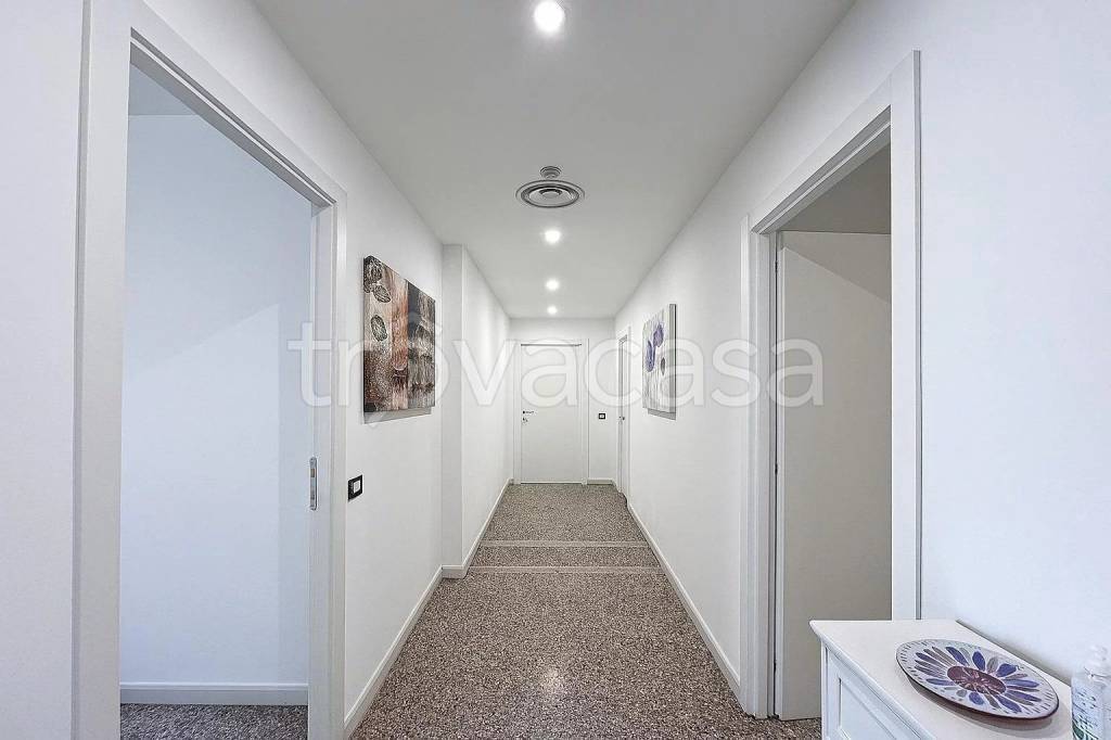 negozio in vendita a Genova in zona Sampierdarena