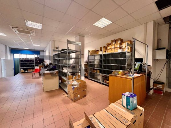 negozio in vendita a Genova in zona Quezzi