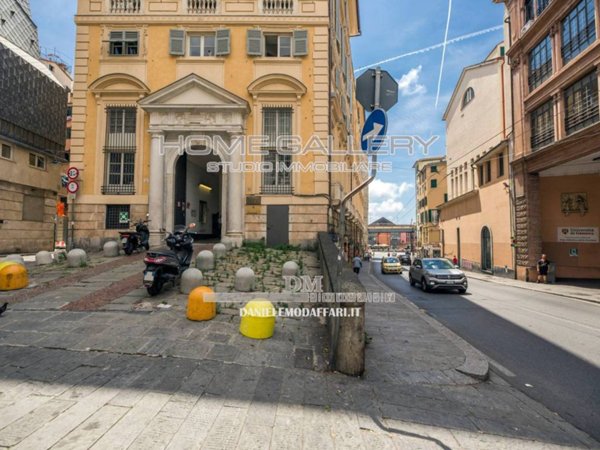 appartamento in vendita a Genova in zona Sottoripa / Maddalena / Molo