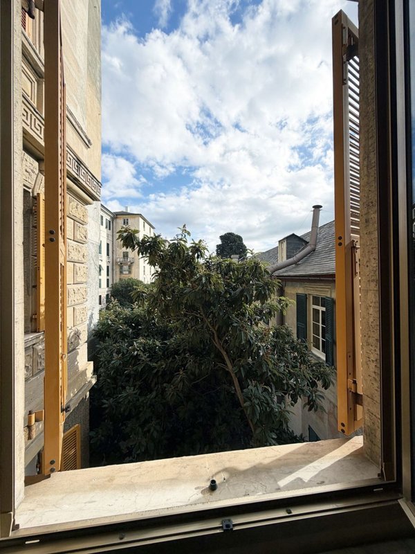 appartamento in vendita a Genova in zona Sottoripa / Maddalena / Molo