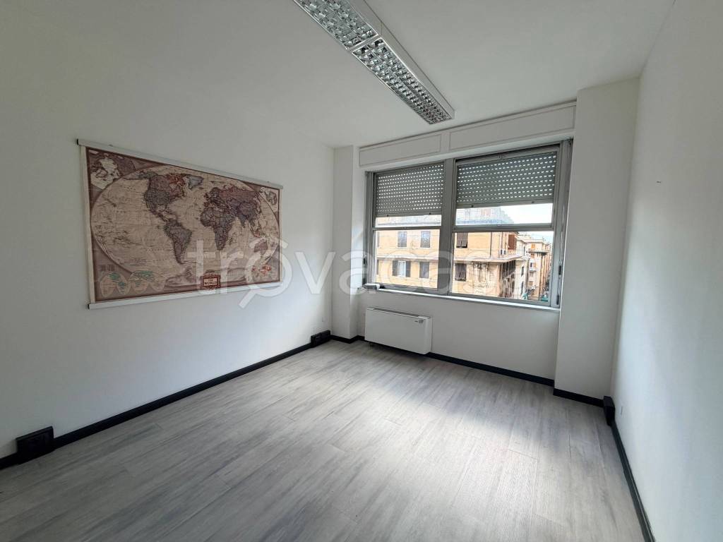 ufficio in vendita a Genova in zona Sampierdarena