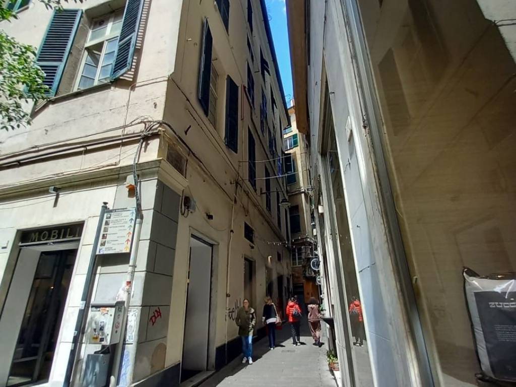 appartamento in vendita a Genova in zona Sottoripa / Maddalena / Molo