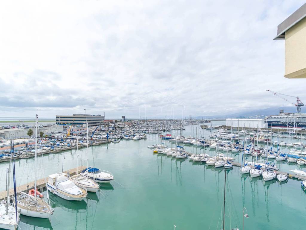 appartamento in vendita a Genova in zona Sestri Ponente
