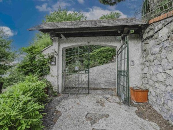 casa indipendente in vendita a Genova in zona Apparizione