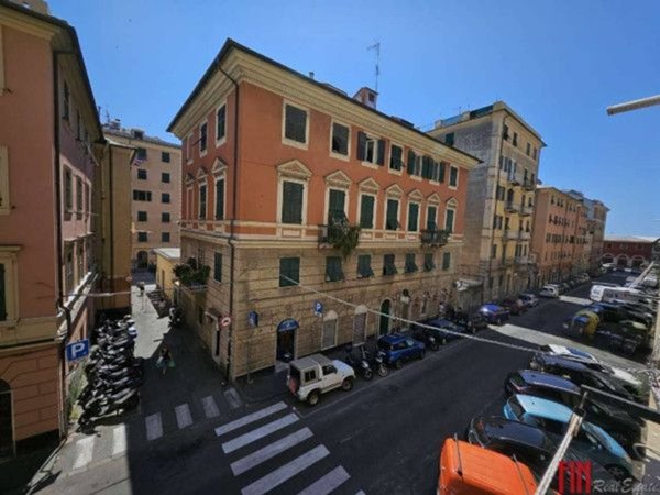 appartamento in vendita a Genova in zona Sestri Ponente