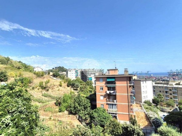 appartamento in vendita a Genova in zona Palmaro / Pra'