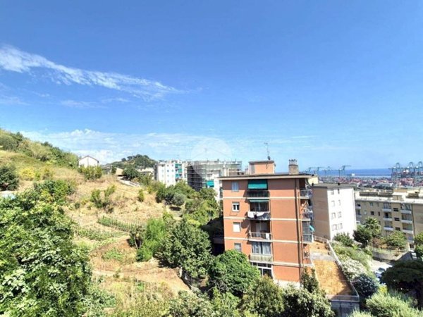 appartamento in vendita a Genova in zona Palmaro / Pra'