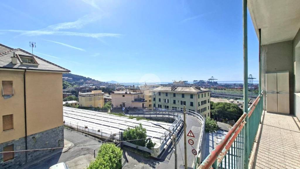 appartamento in vendita a Genova in zona Palmaro / Pra'