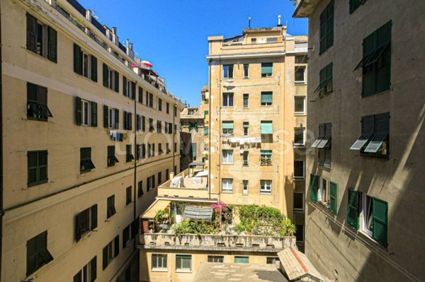 appartamento in vendita a Genova in zona Sottoripa / Maddalena / Molo