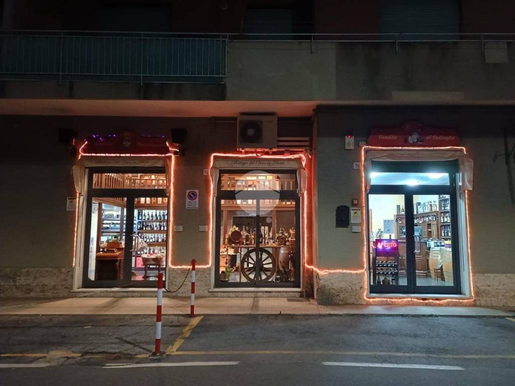 negozio in vendita a Genova in zona Sestri Ponente