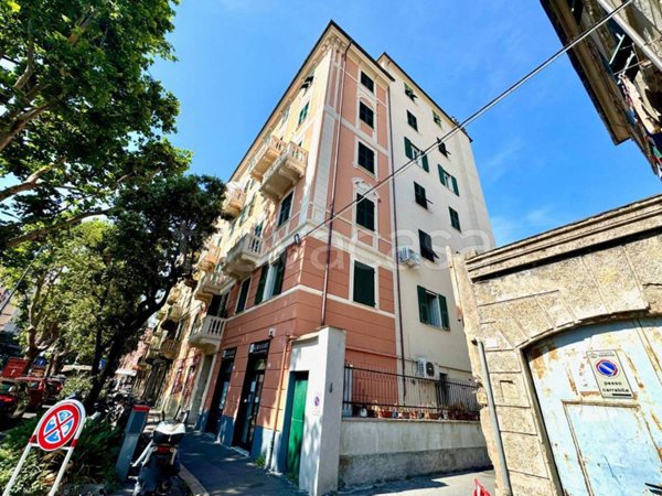 appartamento in vendita a Genova in zona Sestri Ponente