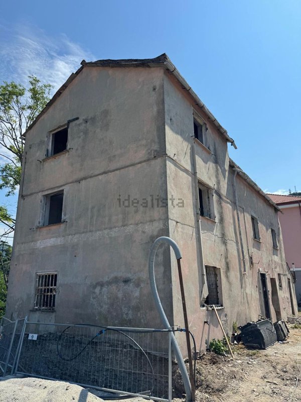 casa indipendente in vendita a Genova in zona Rivarolo