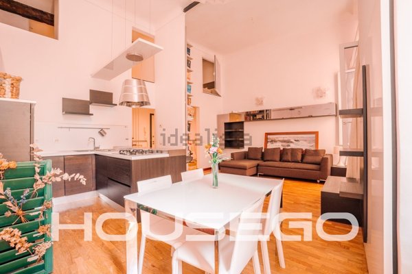 appartamento in vendita a Genova in zona Sottoripa / Maddalena / Molo