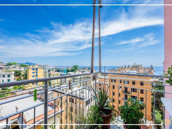 appartamento in vendita a Genova in zona Quarto dei Mille