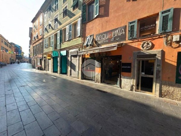 negozio in vendita a Genova in zona Sestri Ponente