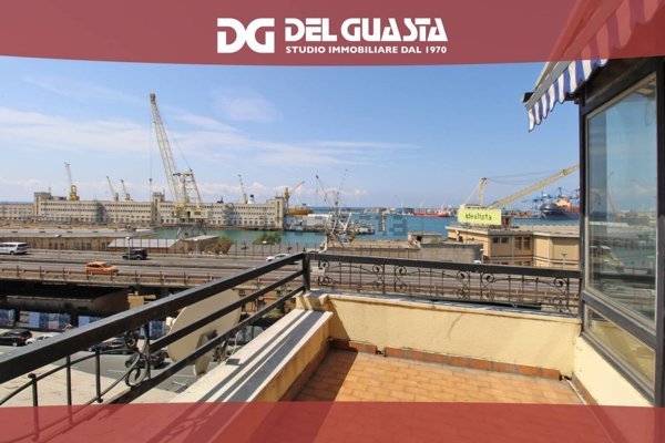 appartamento in vendita a Genova in zona Sottoripa / Maddalena / Molo