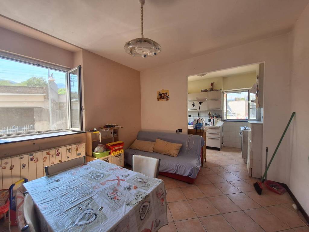 appartamento in vendita a Genova in zona Bolzaneto
