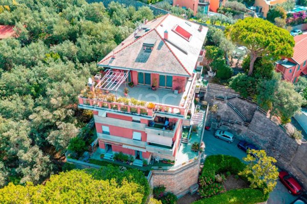 appartamento in vendita a Genova in zona Quarto dei Mille