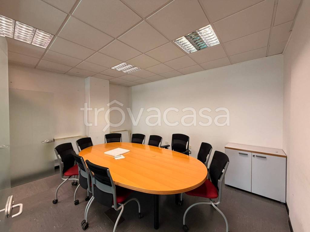 ufficio in vendita a Genova in zona Sampierdarena