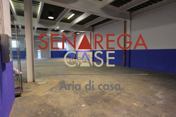 capannone in vendita a Genova in zona Bolzaneto