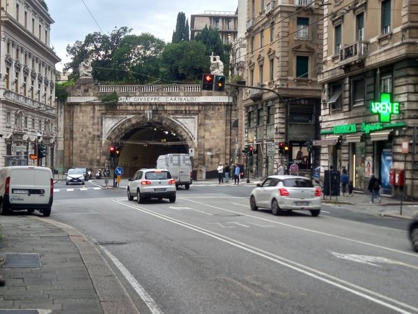 ufficio in vendita a Genova in zona Sottoripa / Maddalena / Molo