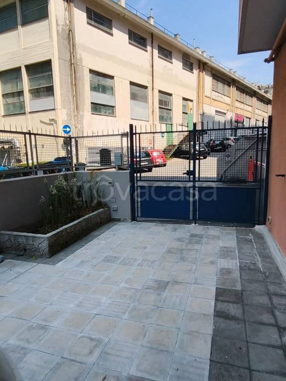 appartamento in vendita a Genova in zona Staglieno
