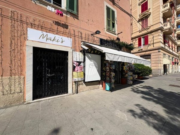 negozio in vendita a Genova in zona Sestri Ponente
