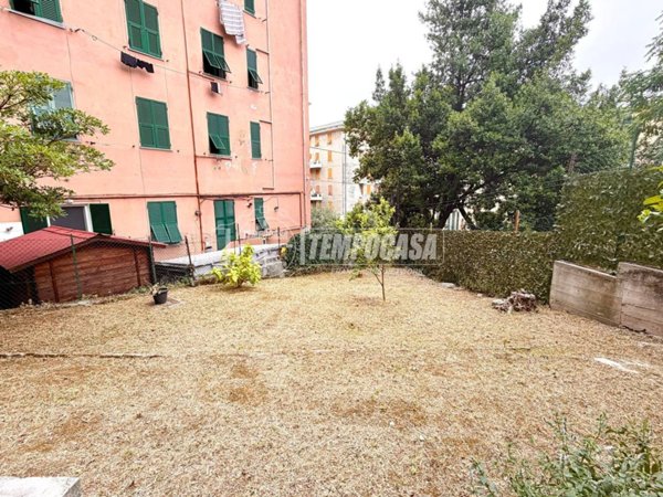appartamento in vendita a Genova in zona Sestri Ponente