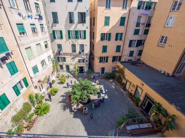 appartamento in vendita a Genova in zona Sottoripa / Maddalena / Molo