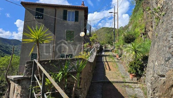 appartamento in vendita a Genova in zona Acquasanta