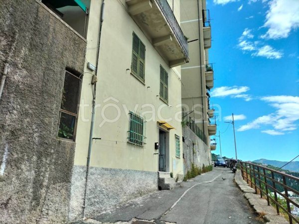 locale commerciale in vendita a Genova in zona Staglieno