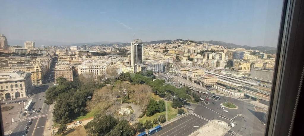 ufficio in vendita a Genova in zona Foce