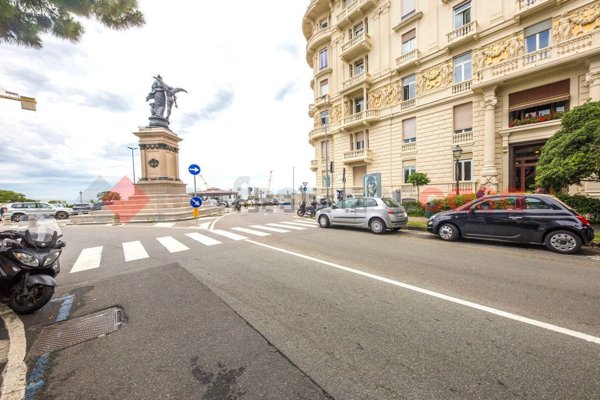 ufficio in vendita a Genova in zona Carignano