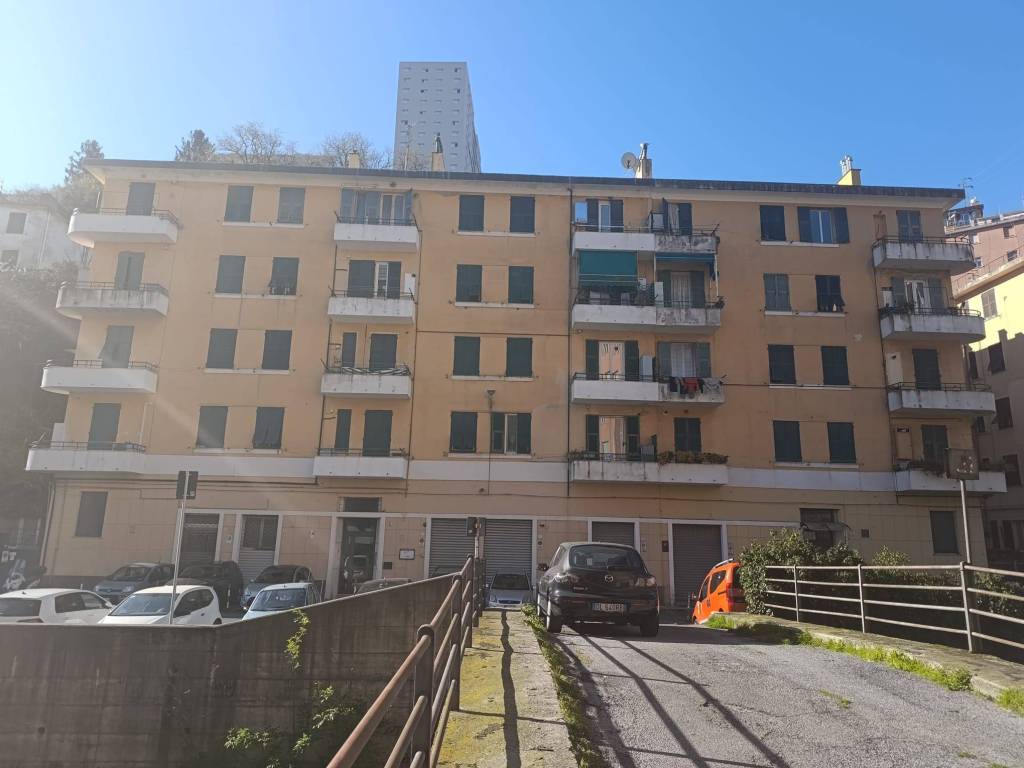 appartamento in vendita a Genova in zona Bolzaneto