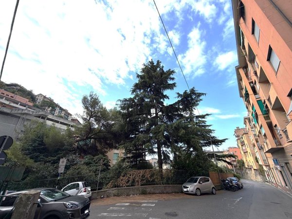 appartamento in vendita a Genova in zona Marassi