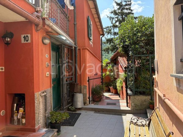 casa indipendente in vendita a Genova in zona Bavari