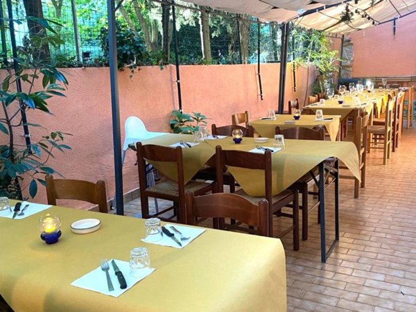 negozio in vendita a Genova in zona Certosa